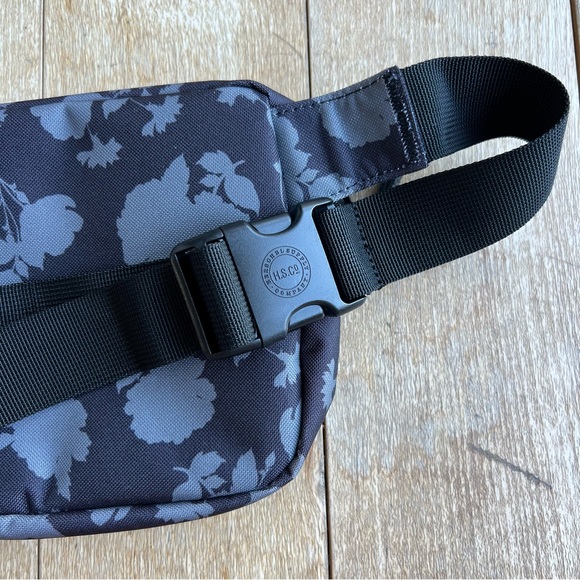 Herschel Fifteen Hip Pack Bag Shadow Floral - Picture 6 of 8